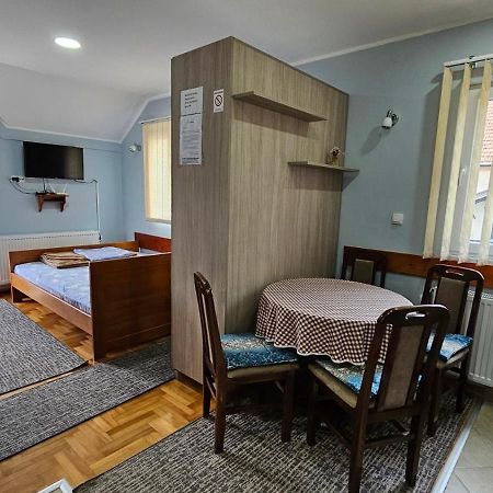 מוקרה גורה Apartmani Maksimovic מראה חיצוני תמונה