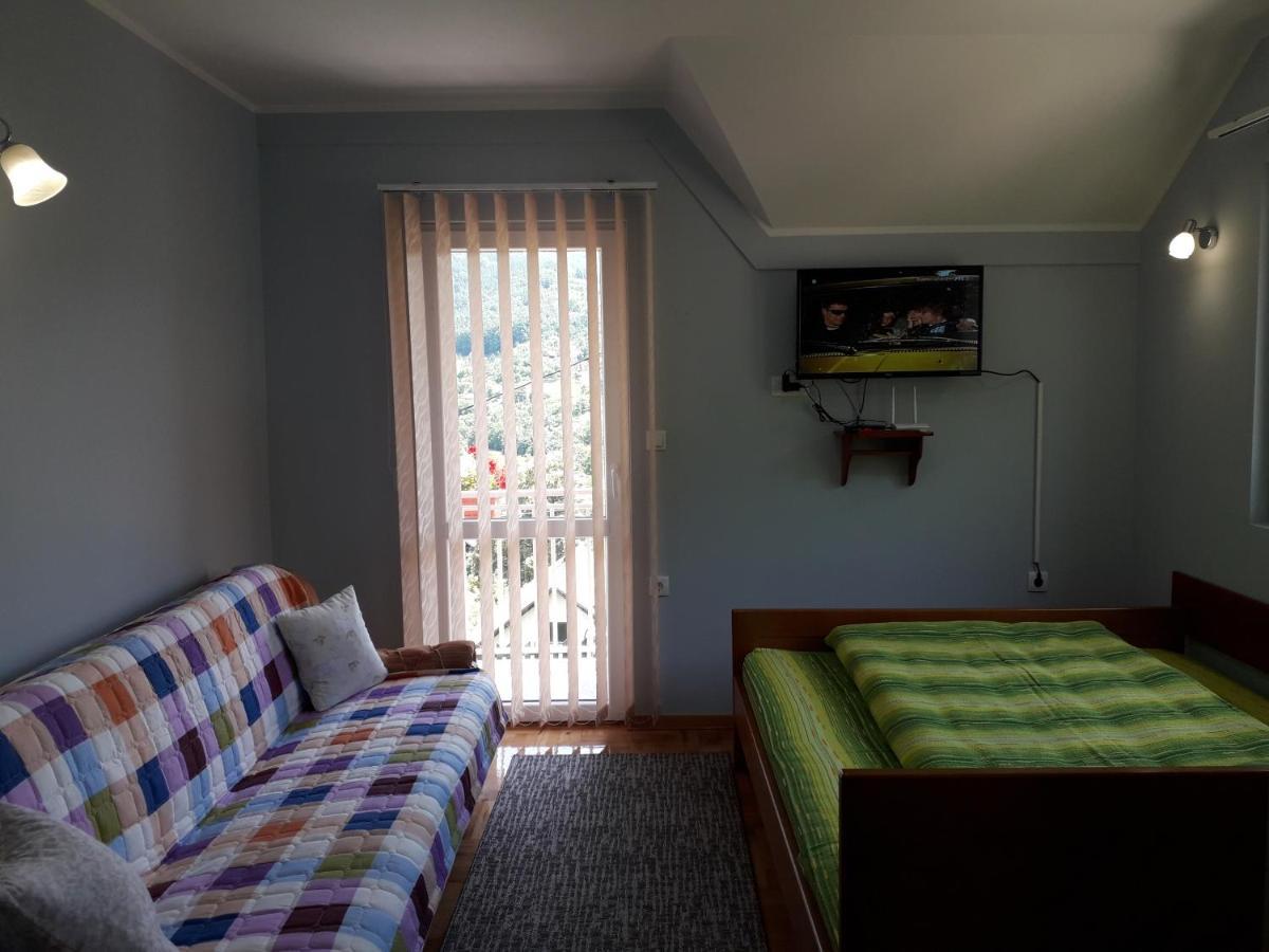 מוקרה גורה Apartmani Maksimovic מראה חיצוני תמונה