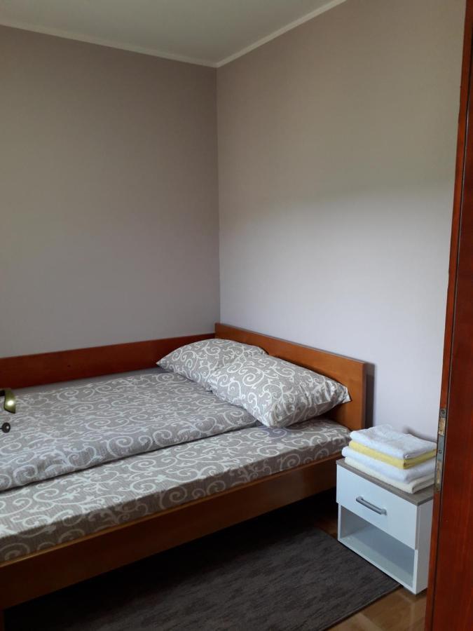 מוקרה גורה Apartmani Maksimovic מראה חיצוני תמונה