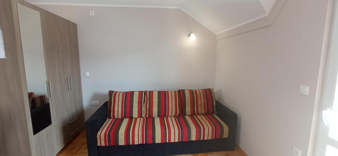 מוקרה גורה Apartmani Maksimovic מראה חיצוני תמונה