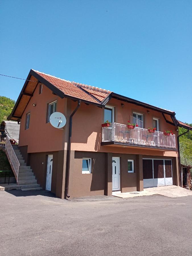 מוקרה גורה Apartmani Maksimovic מראה חיצוני תמונה