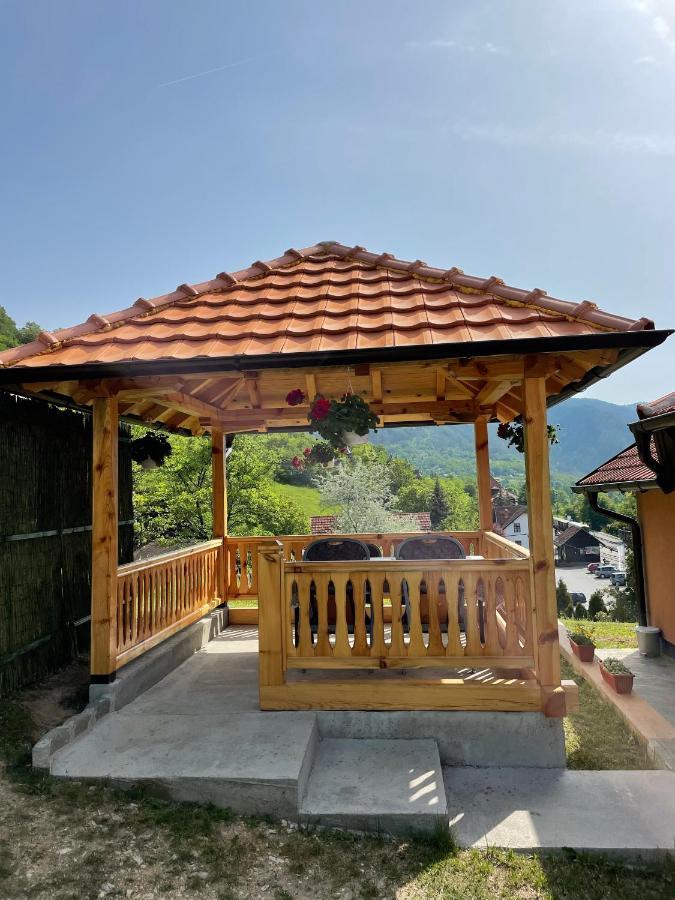 מוקרה גורה Apartmani Maksimovic מראה חיצוני תמונה