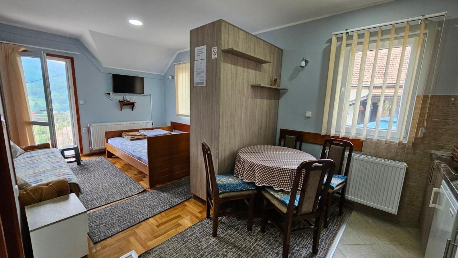 מוקרה גורה Apartmani Maksimovic מראה חיצוני תמונה