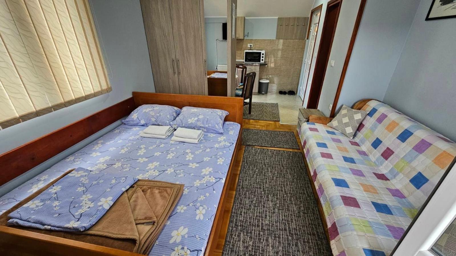 מוקרה גורה Apartmani Maksimovic מראה חיצוני תמונה