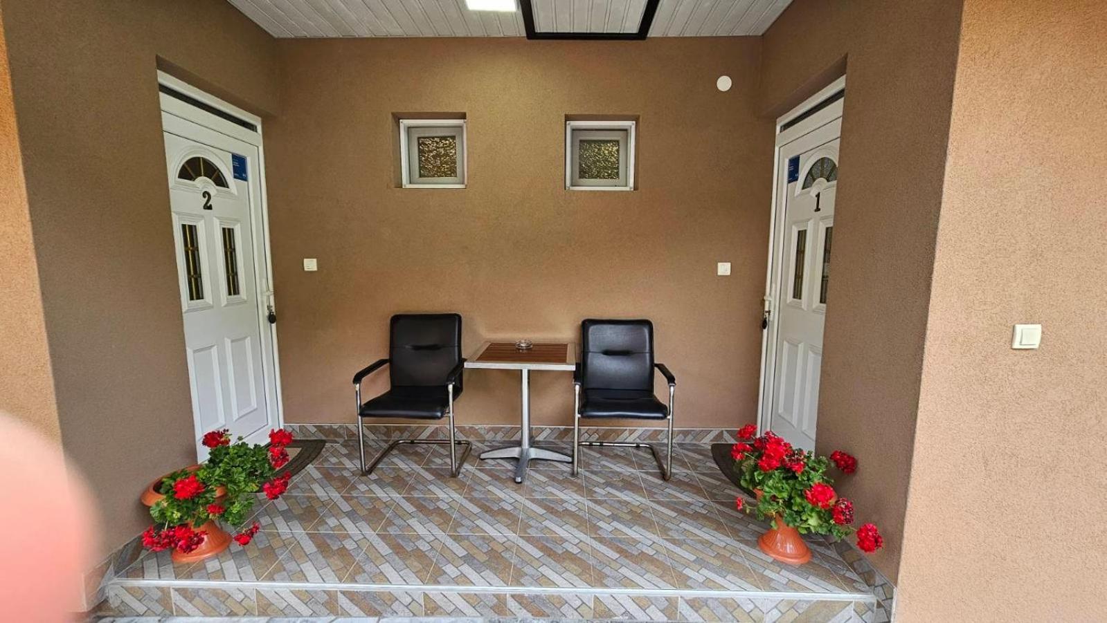 מוקרה גורה Apartmani Maksimovic מראה חיצוני תמונה