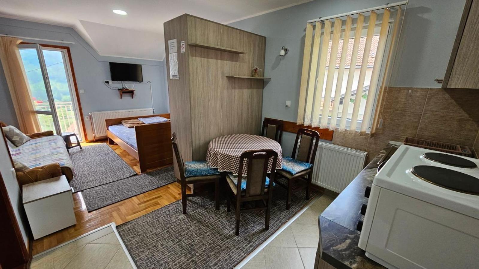 מוקרה גורה Apartmani Maksimovic מראה חיצוני תמונה