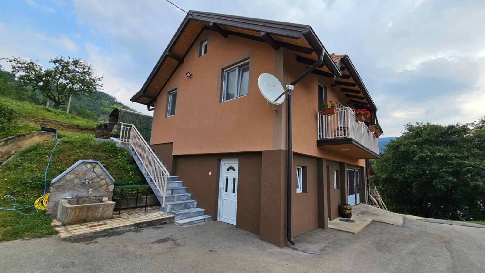 מוקרה גורה Apartmani Maksimovic מראה חיצוני תמונה