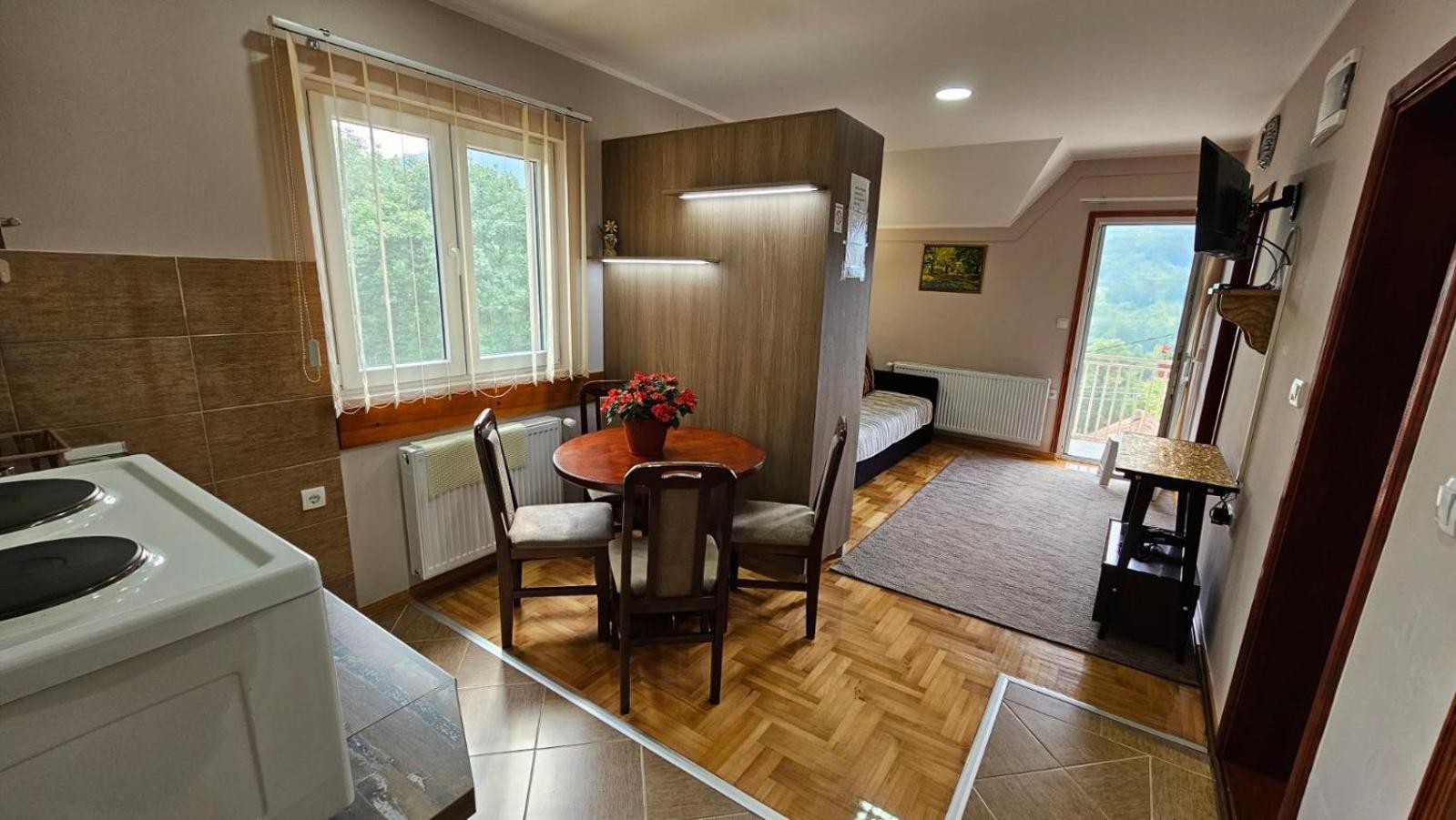 מוקרה גורה Apartmani Maksimovic מראה חיצוני תמונה
