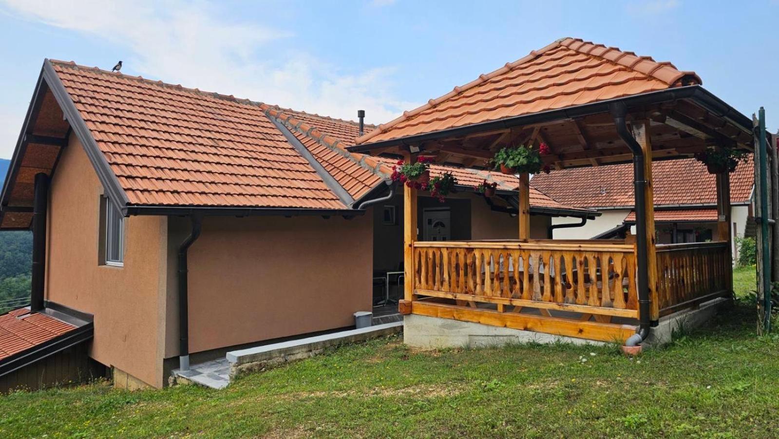 מוקרה גורה Apartmani Maksimovic מראה חיצוני תמונה