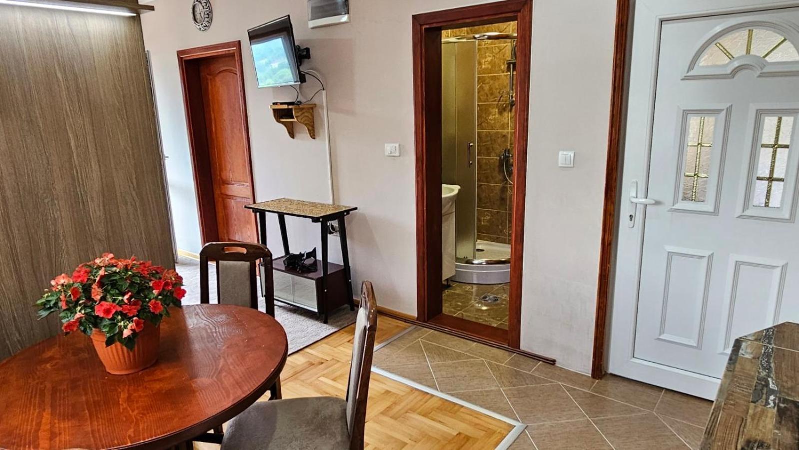 מוקרה גורה Apartmani Maksimovic מראה חיצוני תמונה