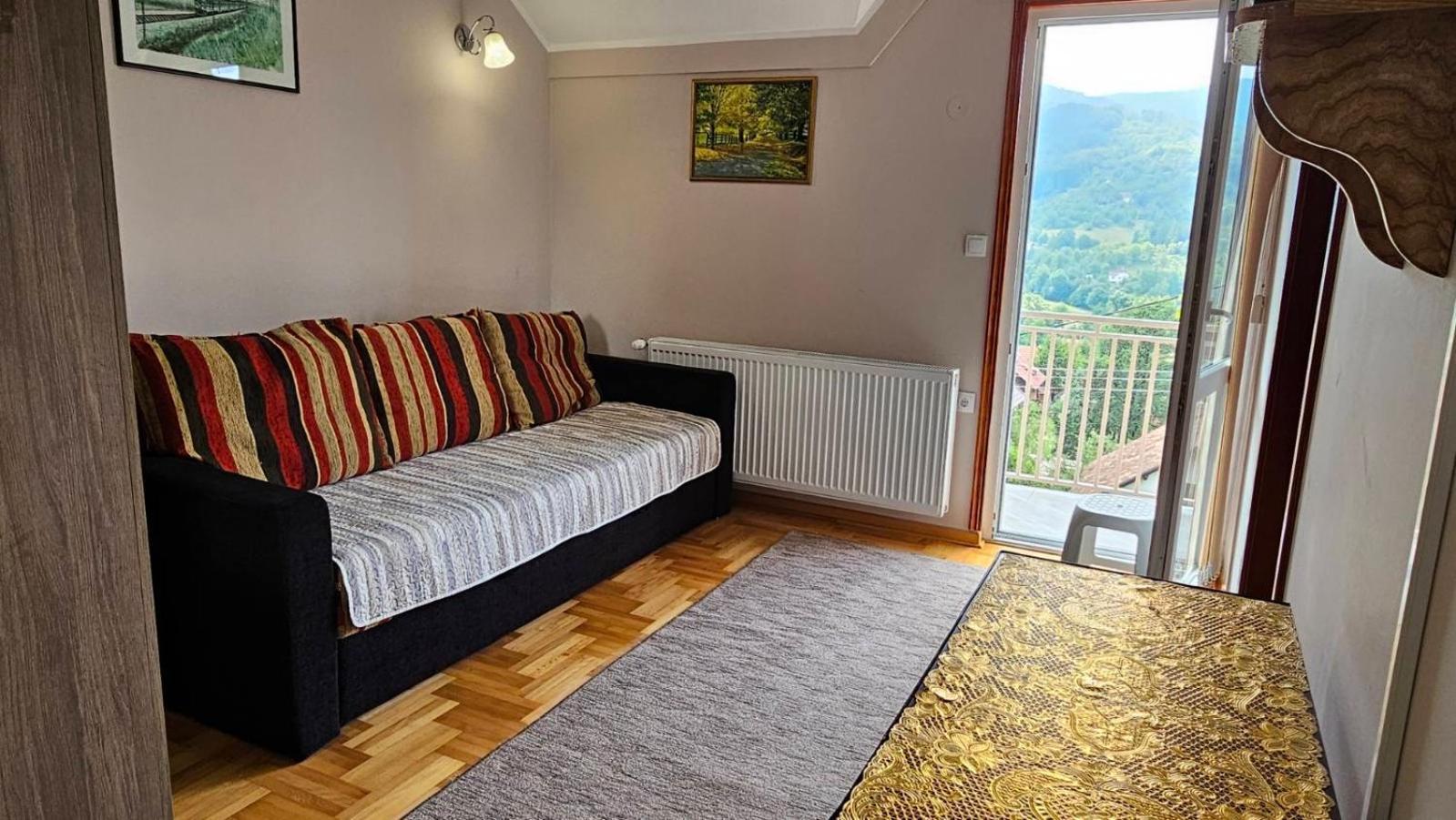 מוקרה גורה Apartmani Maksimovic מראה חיצוני תמונה