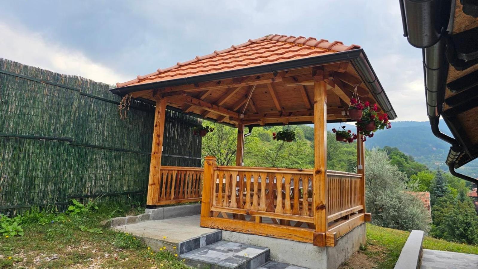מוקרה גורה Apartmani Maksimovic מראה חיצוני תמונה