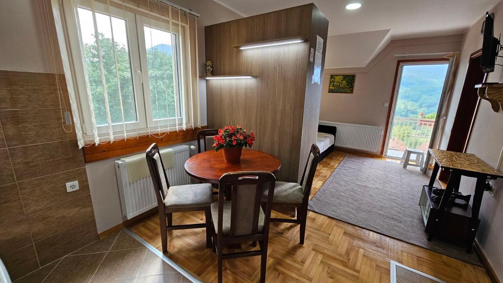 מוקרה גורה Apartmani Maksimovic מראה חיצוני תמונה